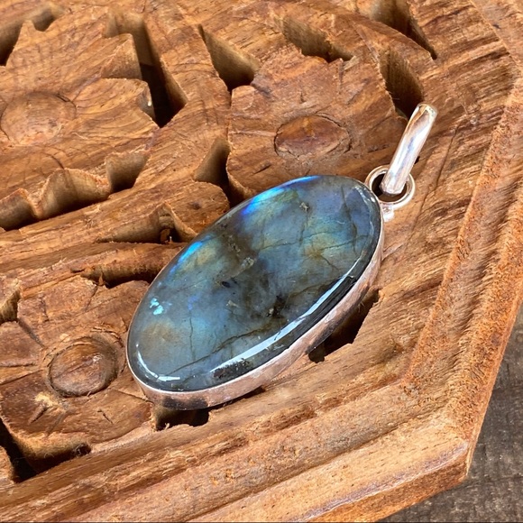 ✨RUSTIC OVAL LABRADORITE SILVER PENDANT - Picture 5 of 8